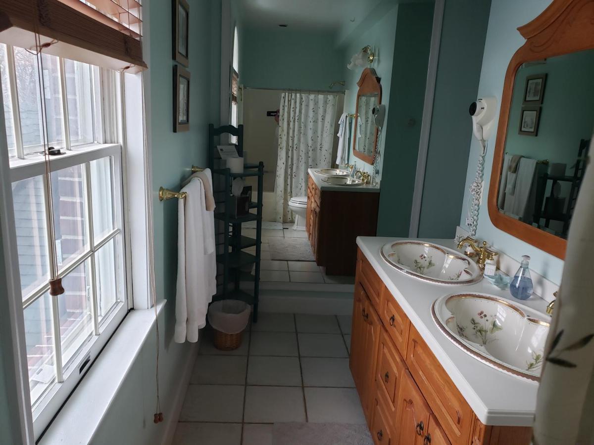 Blue Heron Inn - A Bed And Breakfast Llc Solomons Exteriör bild